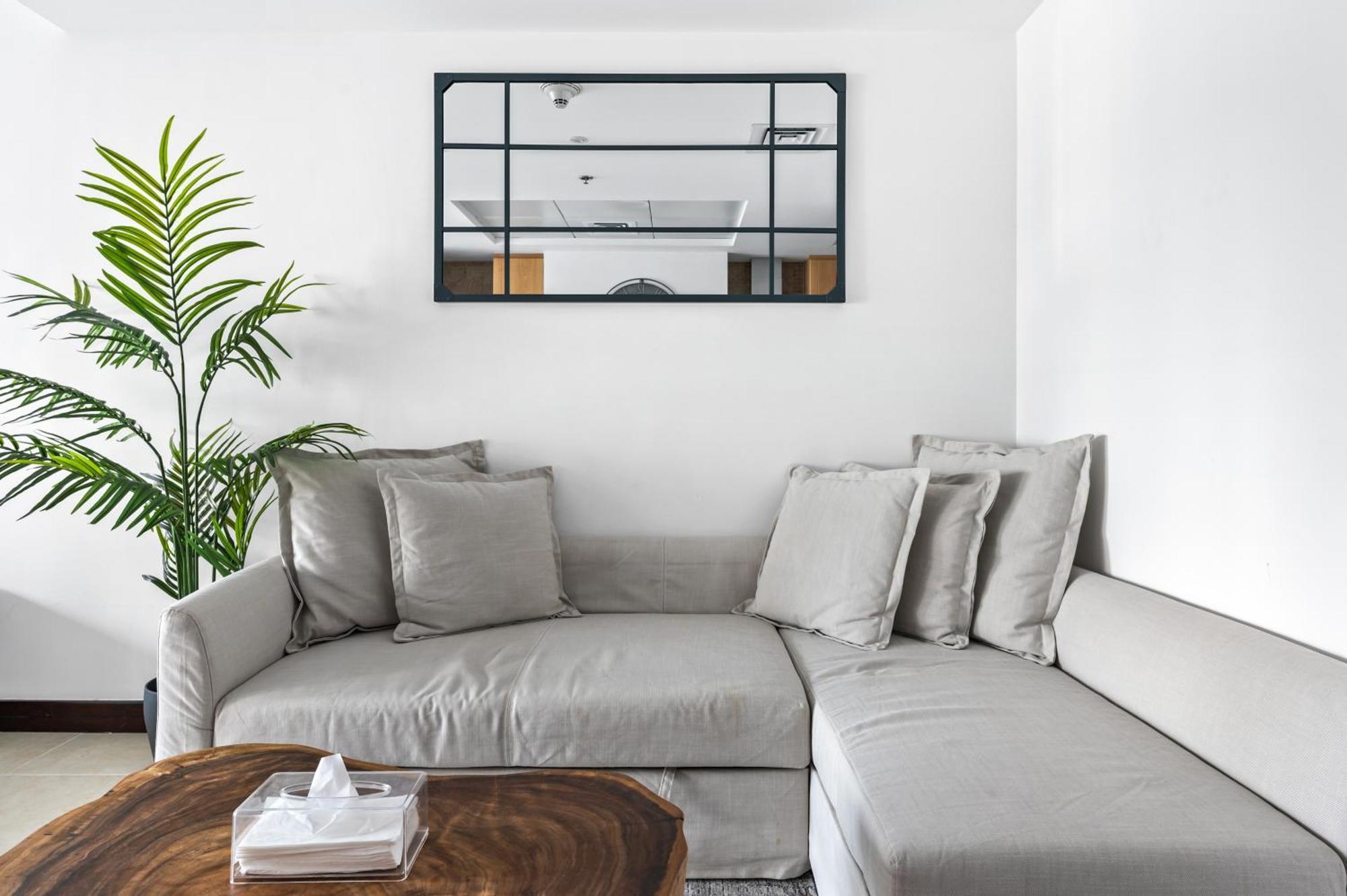 Upscale Studio Full Lake View In Goldcrest View Tower ドバイ エクステリア 写真