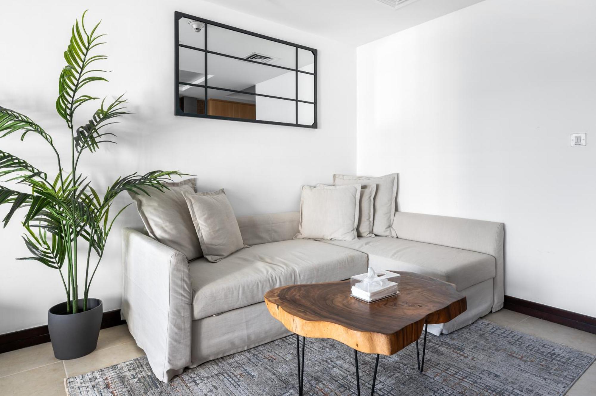 Upscale Studio Full Lake View In Goldcrest View Tower ドバイ エクステリア 写真